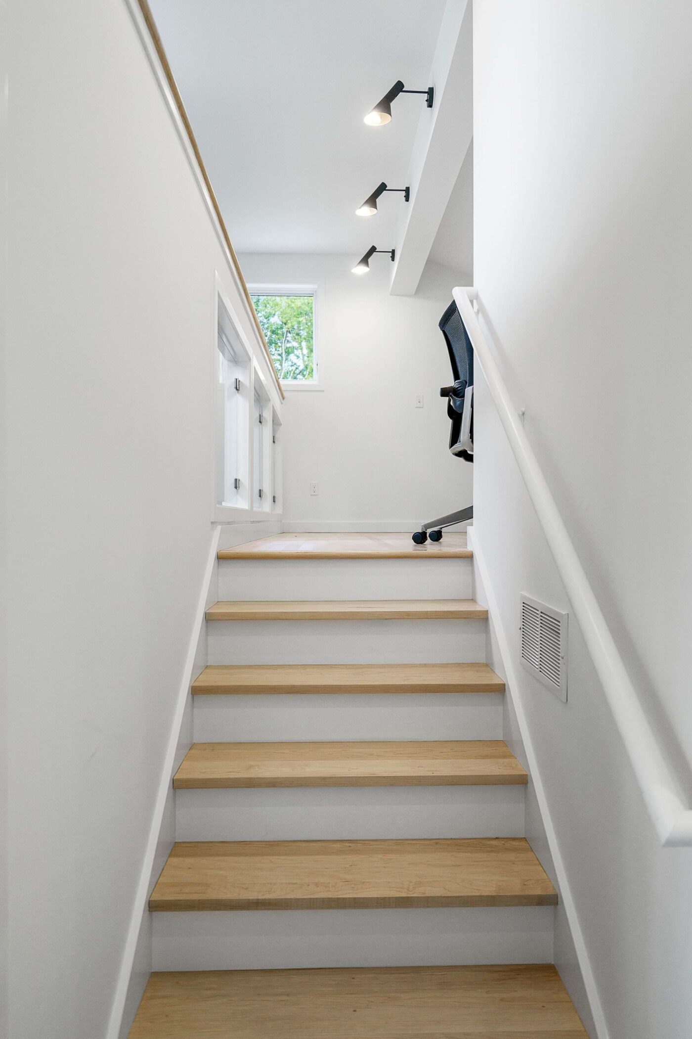 walloonlakecontemporarycottage24