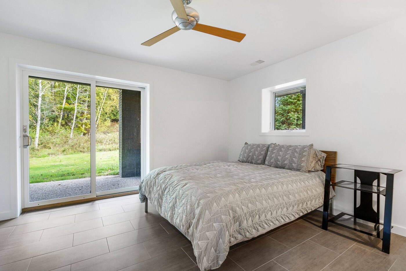 walloonlakecontemporarycottage14